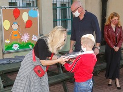 Świeżo, modnie, młodzieżowo. Upływający czas bardzo służy Mai Frykowskiej.  FOTO