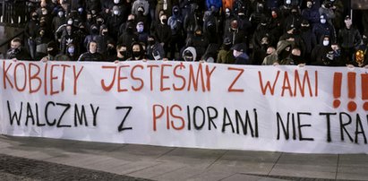 Nie wszyscy kibice są za PiS? "Kobiety jesteśmy z Wami, ale..."