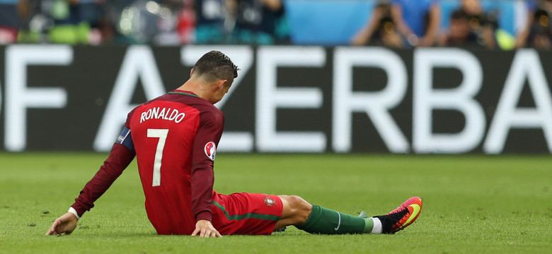 Euro 2016: Cristiano Ronaldo opuścił boisko z kontuzją w finale