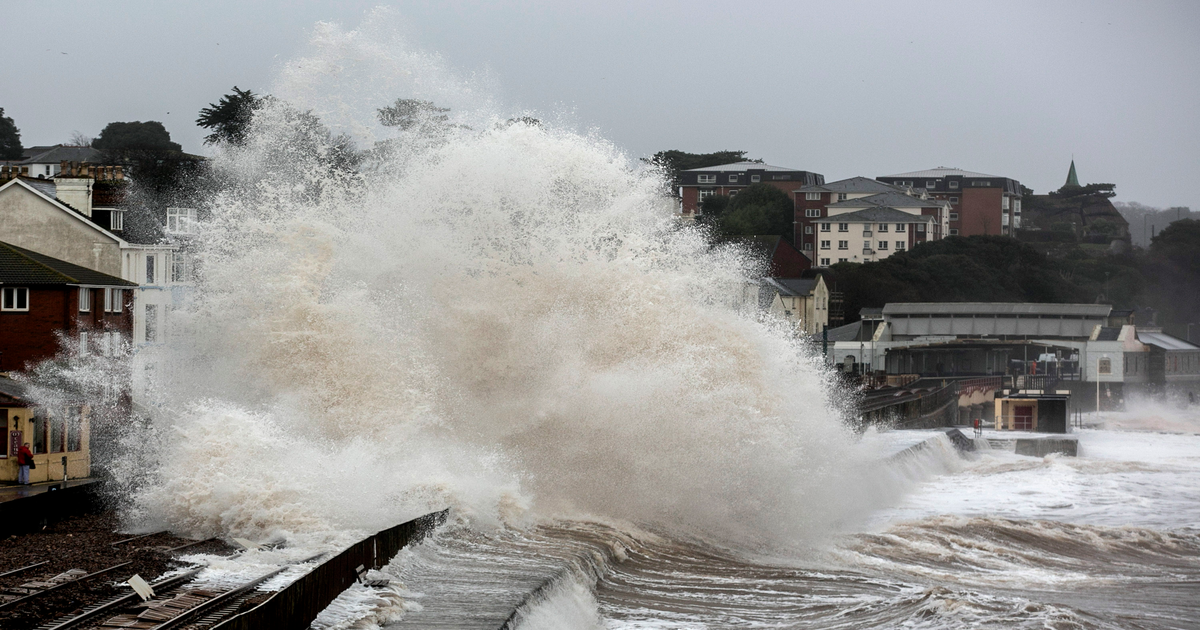 Storm-Ingrid-damages-historic-1867-pier-and-triggers-only-second-black-alert-since-2014