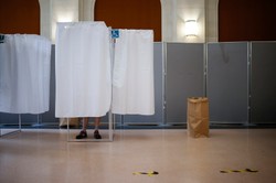 Francja wybiera parlament. Do południa zagłosowało 18,99 proc. uprawnionych