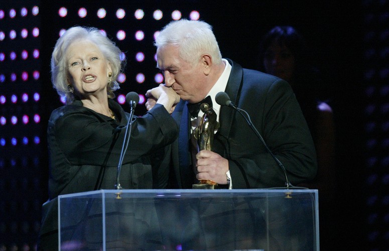 W 1983 roku Turski został szefem radiowej Jedynki. Przywrócił zdjęte w stanie wojennym “Sygnały dnia” i wymyślił nowe programy, jak “W samo południe” czy “Życie na gorąco”. W