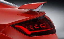 Audi TT RS szokuje nowym silnikiem! Takiego auta jeszcze nie było w historii niemieckiej marki