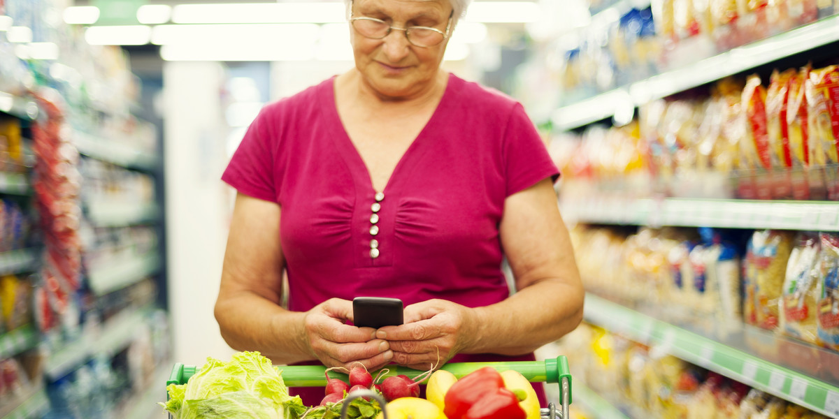 Seniorzy nabiją kasę handlowcom