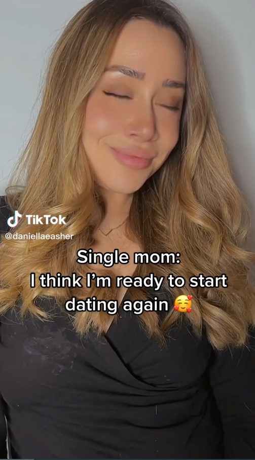 Daniella Asher v jej videách na TikToku.