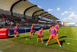 Pijany turysta z Niemiec okradł polskich piłkarzy z butów