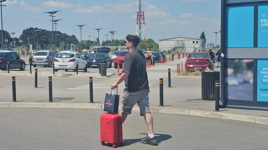 Isak Šabanović na aerodromu