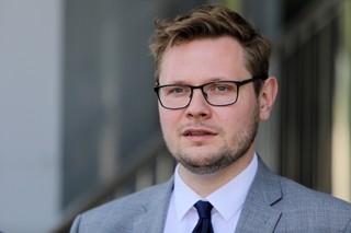 Młode kobiety przebywające w zakładach poprawczych będą mogły opiekować się dziećmi