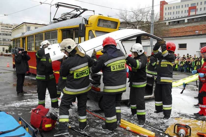 zderzenie, tramwaj, wypadek, auto, samochód,