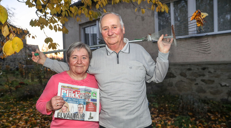 Huszta Andrásné Marika és férje 50 ezer forintot nyert, ők is az unokáknak vásárolnak   Fotó: Pozsonyi Zita