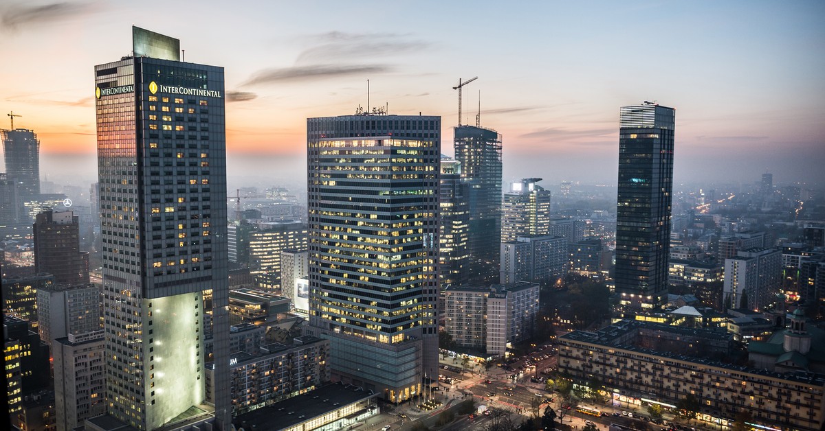 Statystyczny Kowalski zarabia prawie 6,7 tys. zł. Płace wciąż nie nadążają za inflacją