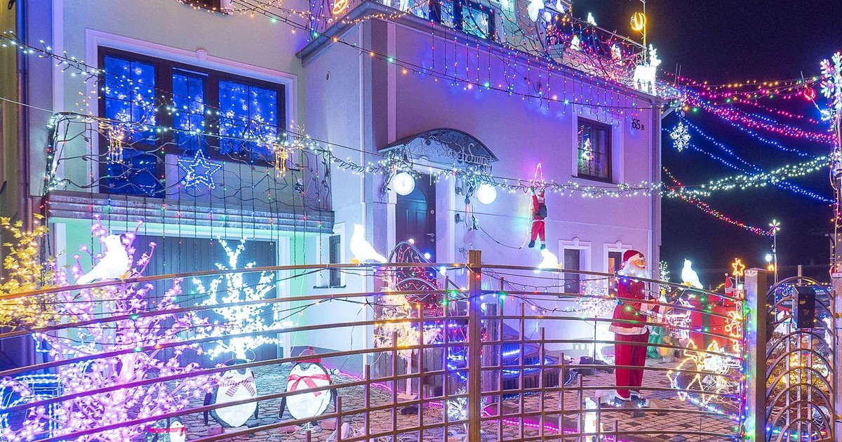Ozdabiasz balkon na święta? Uważaj na mandat za lampki świąteczne. Kara może srogo zaskoczyć!