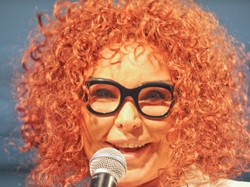 Czy ona poznaje jeszcze samą siebie? Coraz sztuczniejsza Eva Minge