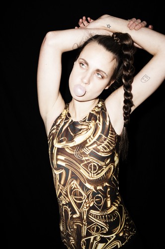 MØ debiutuje krążkiem 'No Mythologies to Follow'