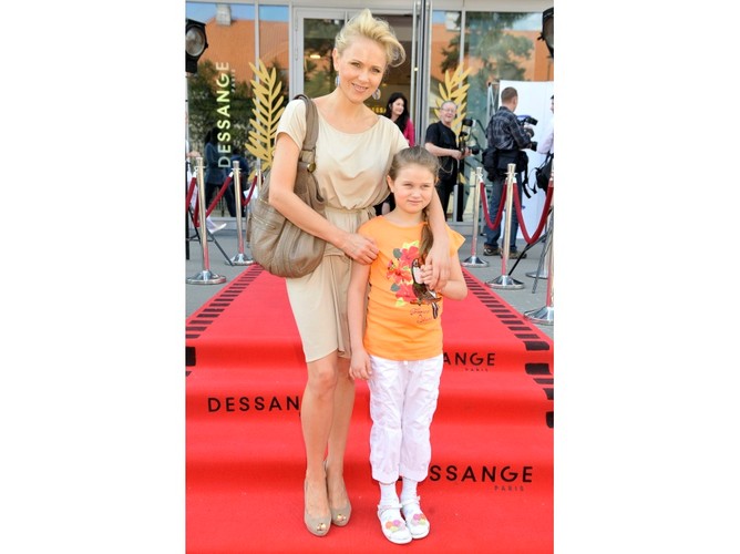 Anna Samusionek z córką na imprezie pod hasłem 'Zostań gwiazdą Cannes by Dessange'