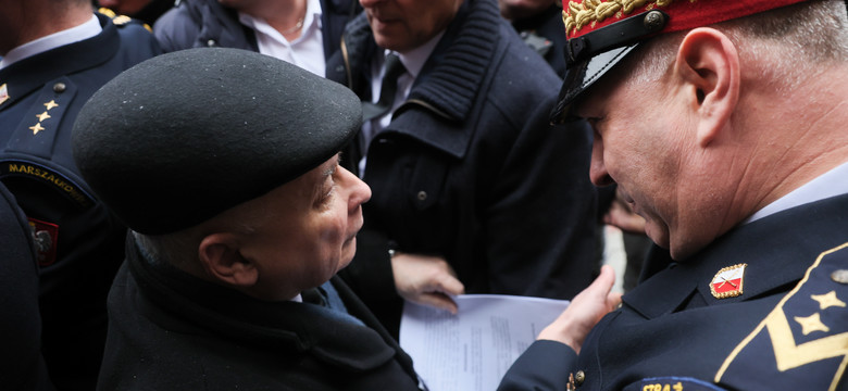 Przepychanki przed Sejmem. "Tusk chce widzieć Prawo i Sprawiedliwość właśnie takie"