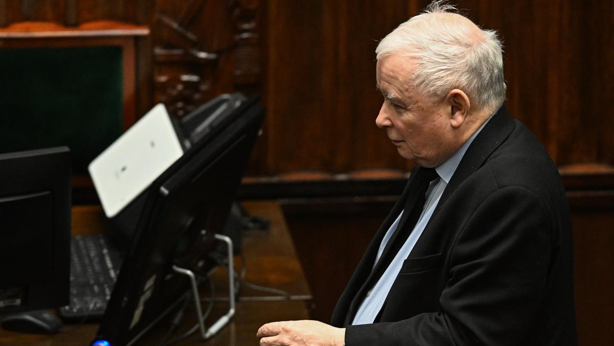 Prezes PiS Jarosław Kaczyński podczas posiedzenia inaugurującego X kadencję Sejmu