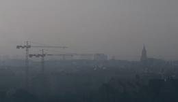 Smog w mieście, stężenie pyłów przekracza normy