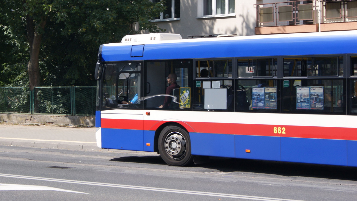 Samorządy powiatu jarosławskiego, lubaczowskiego i przeworskiego złożyły wniosek o dofinansowanie przywrócenia niemal 70 nierentownych połączeń autobusowych. Kwota dotacji z rządowego funduszu rozwoju przewozów autobusowych miałaby wynieść 1 mln zł.