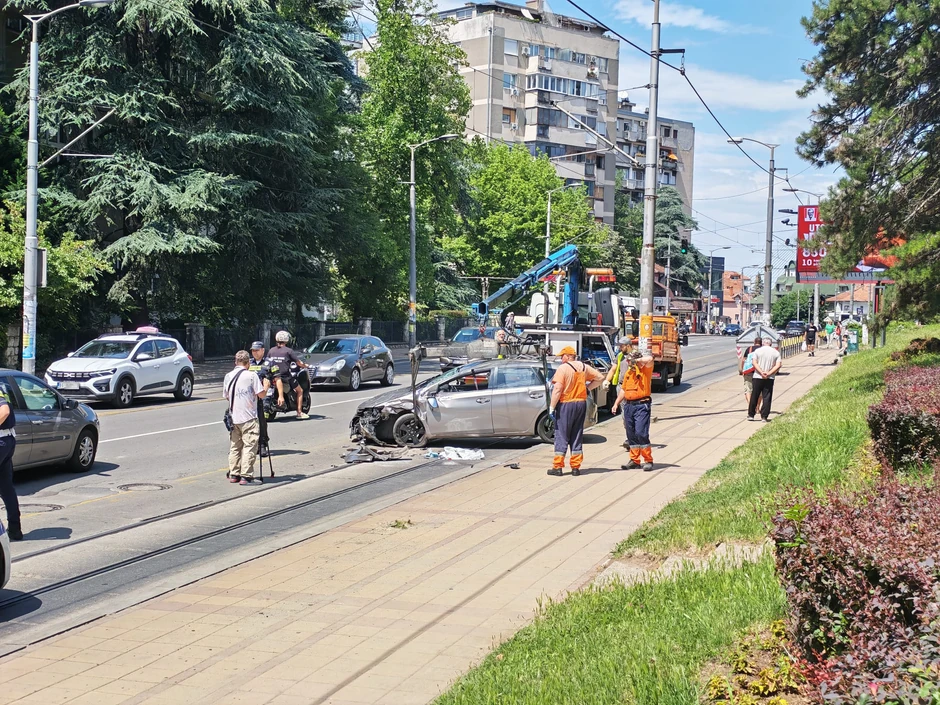 Prevrnut automobil u Požeškoj kod Doma zdravlja