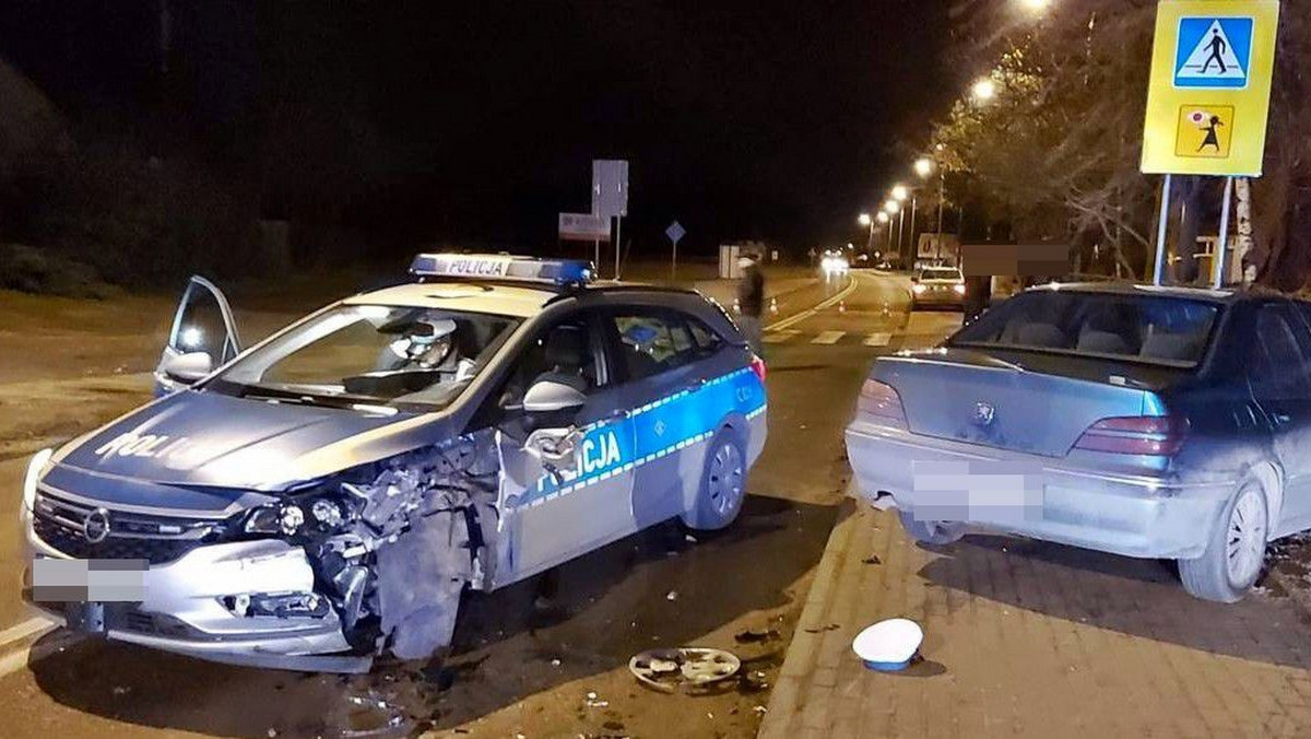 Bydgoszcz: Policjant ma poważne obrażenia. Uderzył w niego pijany kierowca