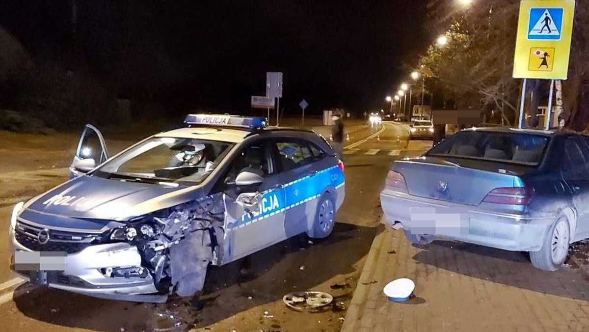 Bydgoszcz: Policjant ma poważne obrażenia. Uderzył w niego pijany kierowca