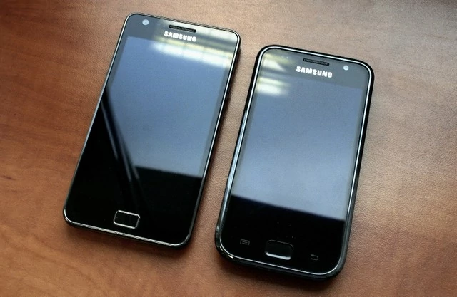 Samsung Galaxy S - I vs. II