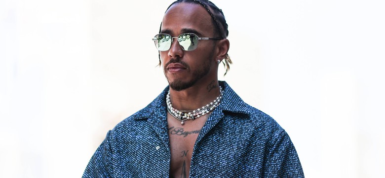 Hamilton obwieszony biżuterią. To protest przeciwko przepisom FIA [FOTO]