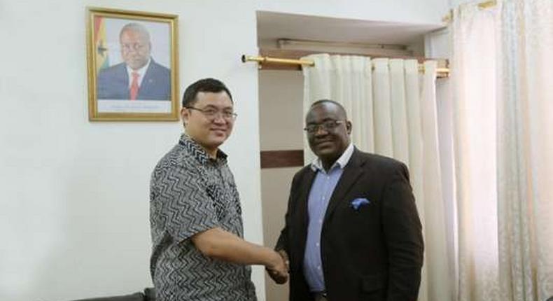 On 15 October 2015, Political Counselor of Chinese Embassy in Ghana Mr. Wang Sheng met with Mr. Bernard Otabil, General Manager of Ghana News Agency