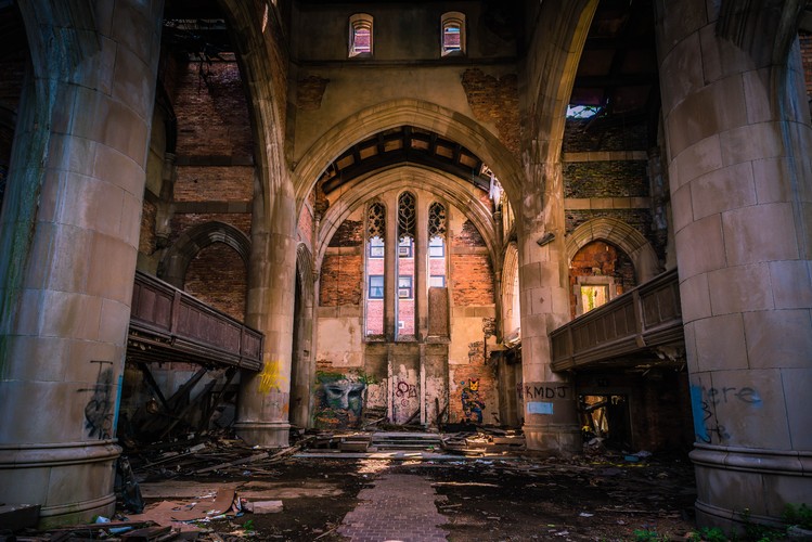 MAJESTATYCZNE. MISTYCZNE. OPUSZCZONE KOŚCIOŁY