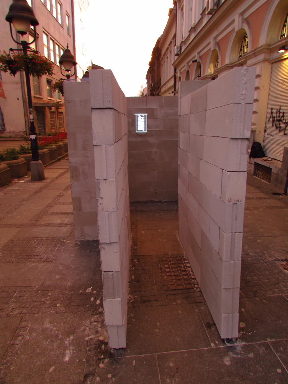 Rušenje je trebalo da bude izvedeno kroz performans