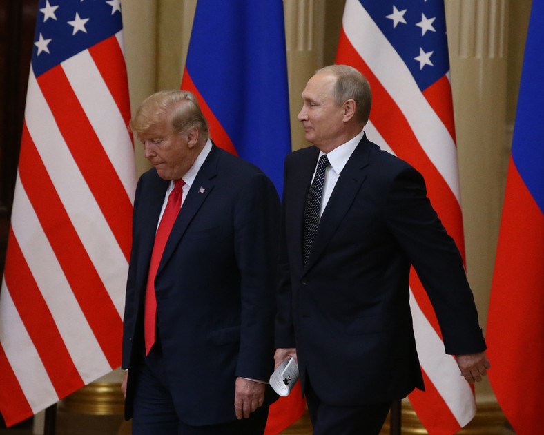 Prezydenci USA Donald Trump i Rosji Władimir Putin podczas spotkania w Helsinkach, lipiec 2018 r.