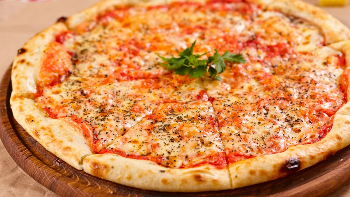 Pizza margherita - jak zrobić ją w domu? To nic trudnego! Mamy fajny przepis