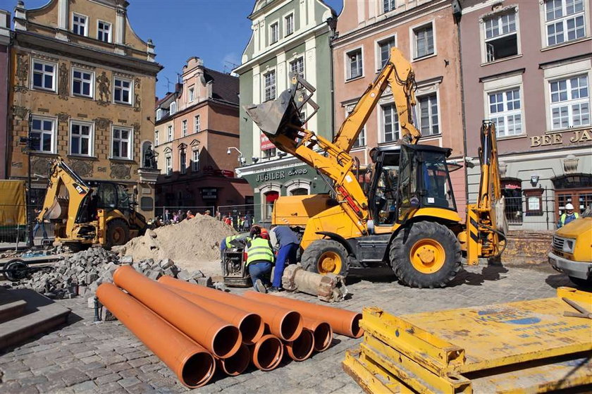 Będą grzebać na rynku do wakacji