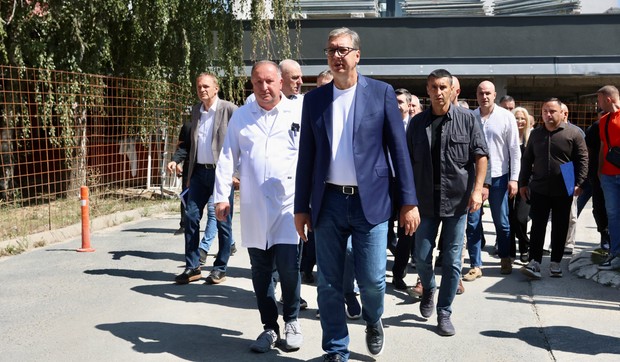 Aleksandar Vučić, u okviru posete Raškom okrugu, obilazi završne radove na dogradnji Kliničkog centra u Novom Pazaru   