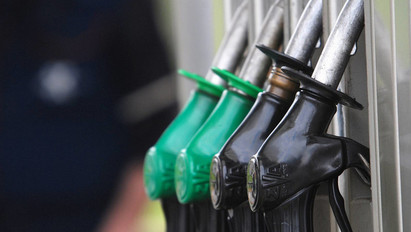 Rossz hír az autósoknak: péntektől ismét változik az üzemanyagok ára