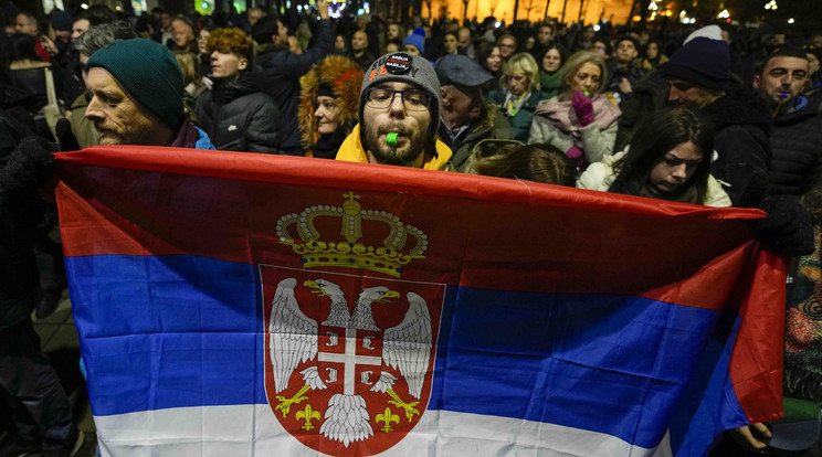 A december 17-i választást a voksok 46,7 százalékának megszerzésével a Szerb Haladó Párt (SNS) nyerte meg /fotó: MTI/AP/Darko Vojinovic