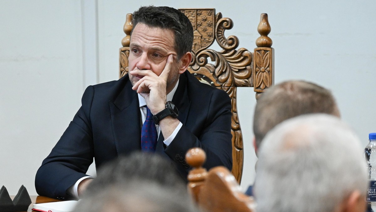 Nowy sondaż prezydencki ujawnia duży spadek poparcia Rafała Trzaskowskiego, nieznacznie lepszy wynik Karola Nawrockiego [Źródło: Onet]