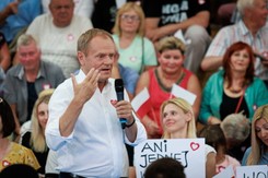 Tusk w Kłodzku. 'Polska na nie zasługuje na takie rządy. One prowadzą do tragedii'