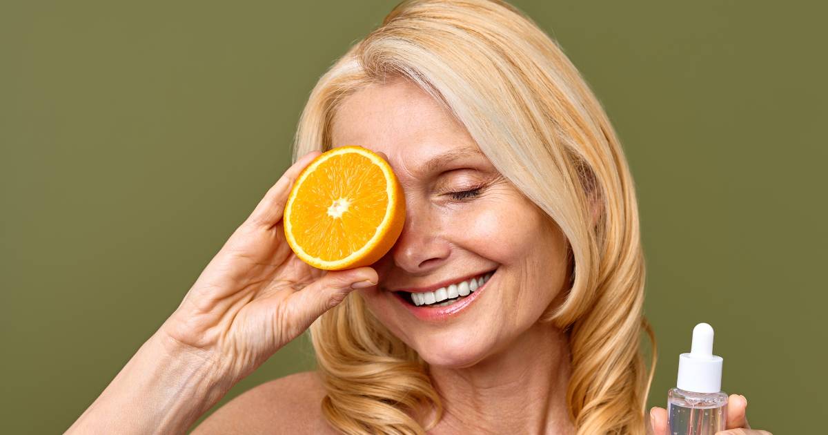 To serum rozjaśniające daje efekty już w 3 dni! Plamki starcze znikają jak wymazane gumką!