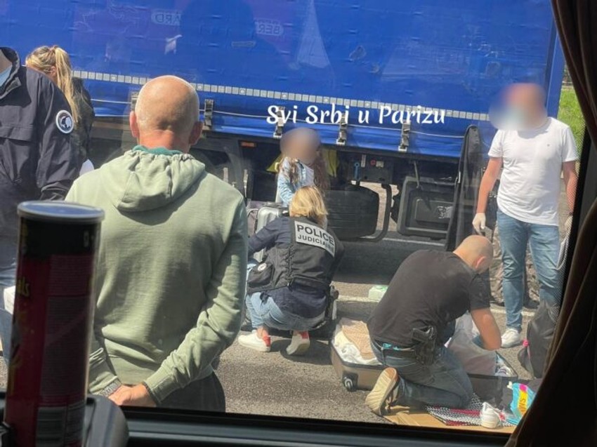 Ljudi su bili preplašeni kada su naoružani policajci u civilu upali u autobus