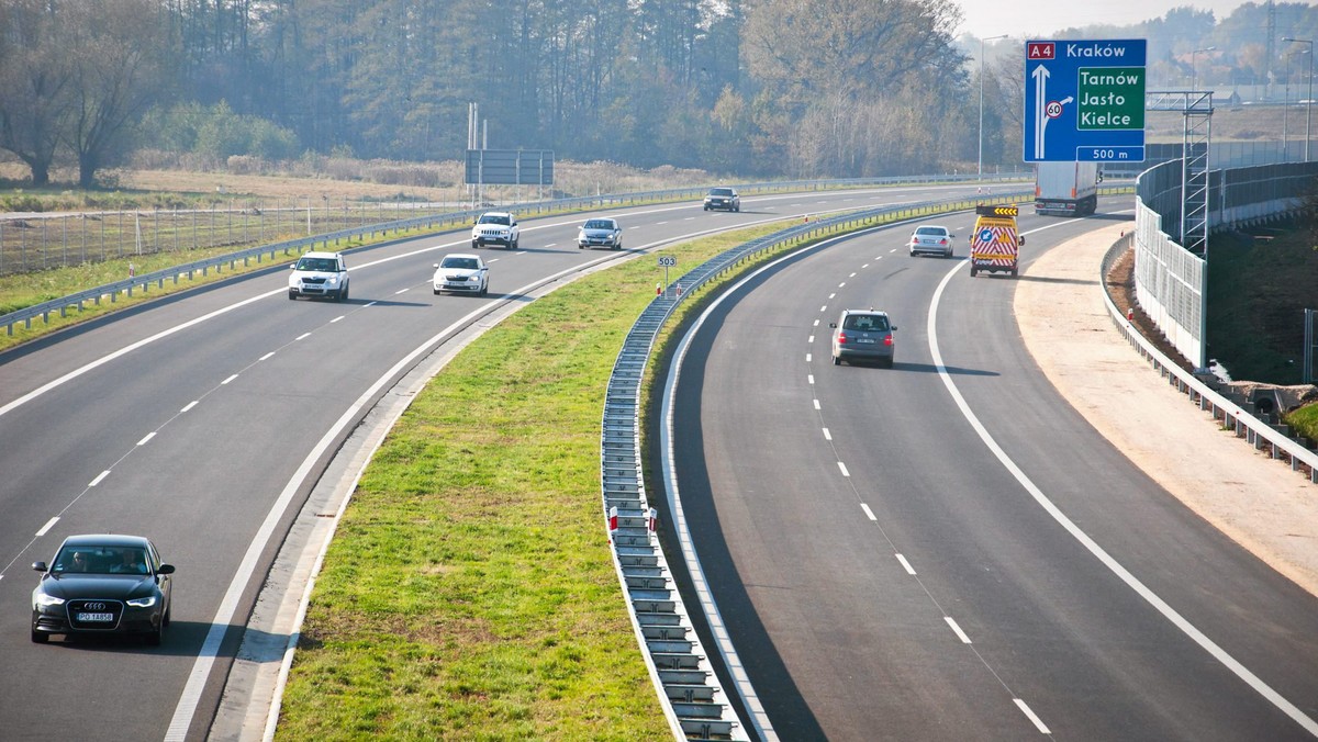 – Autostrada A4 powinna nosić imię Pamięci Żołnierzy Wyklętych – tak twierdzą członkowie jednej z krakowskich fundacji i rozpoczynają zbiórkę podpisów pod petycją w tej sprawie. Ma ona trafić na biurko szefa Generalnej Dyrekcji Dróg Krajowych i Autostrad.