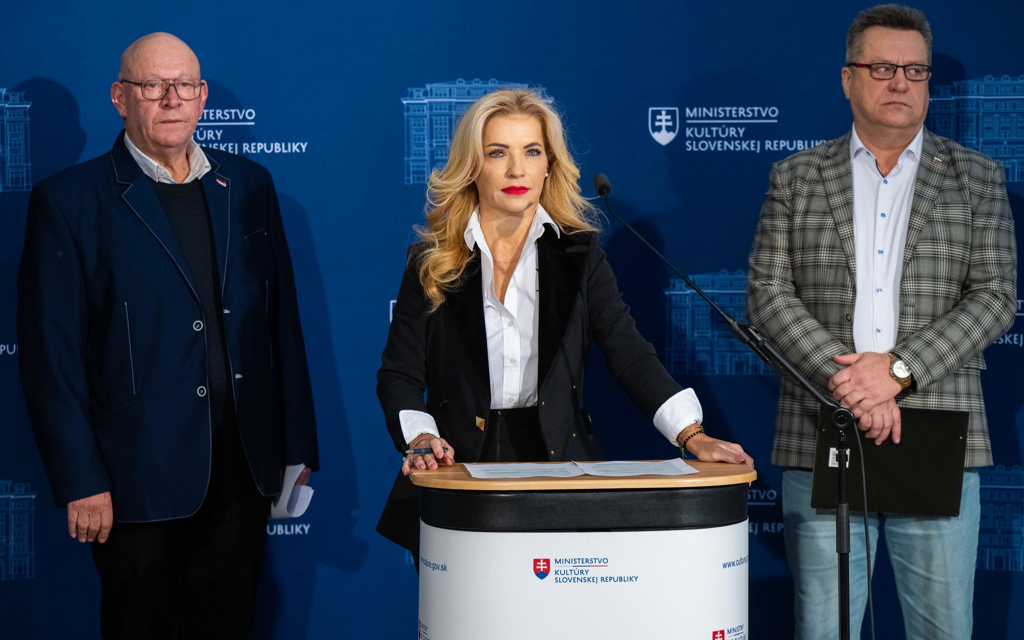 Zľava predseda dozornej rady FPU Matúš Oľha, ministerka kultúry Martina Šimkovičová a riaditeľ FPU František Kornaj.