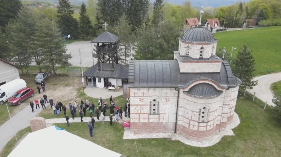 Bogomolj u kojoj se uzdižu molitve Svetom Vladiki Nikolaju