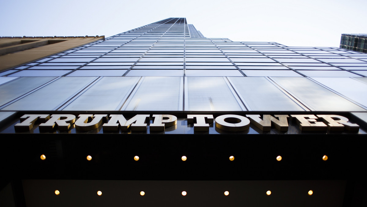 W Nowym Jorku skradziono laptop zawierający plany pięter nowojorskiego drapacza chmur Trump Tower i szczegóły dochodzenia w sprawie korzystania przez Hillary Clinton z prywatnego serwera pocztowego, gdy była sekretarzem stanu - podała dziś stacja ABC News.