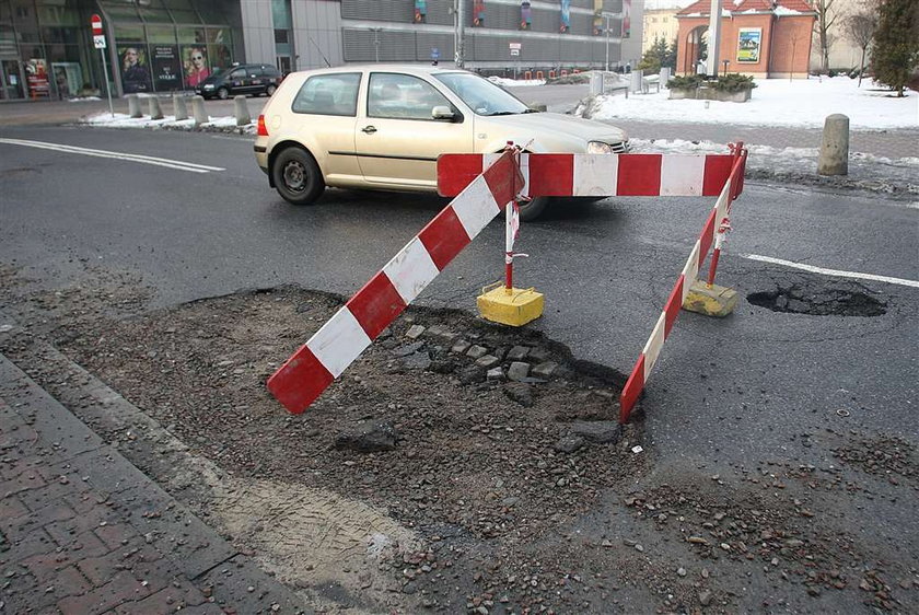 Będziemy jeździć po dziurawych drogach