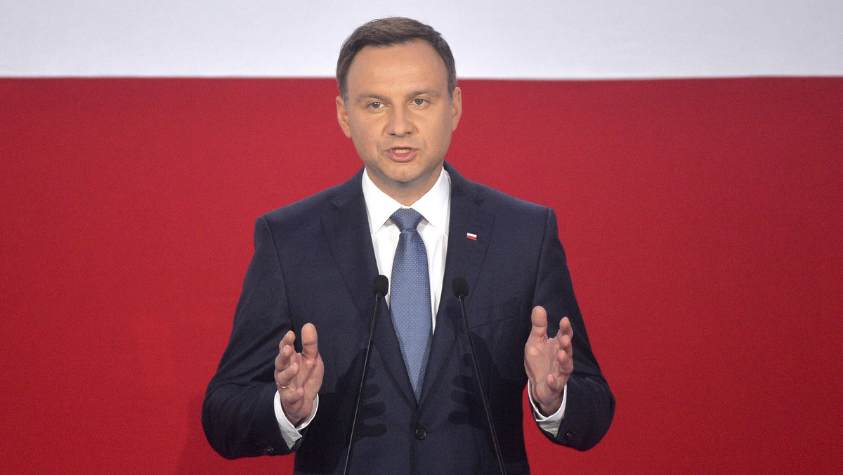 Minister spraw wewnętrznych Teresa Piotrowska wydała niejawną decyzję, na mocy której prezydent elekt Andrzej Duda został objęty ochroną BOR - wynika z nieoficjalnych informacji PAP ze źródeł zbliżonych do MSW.