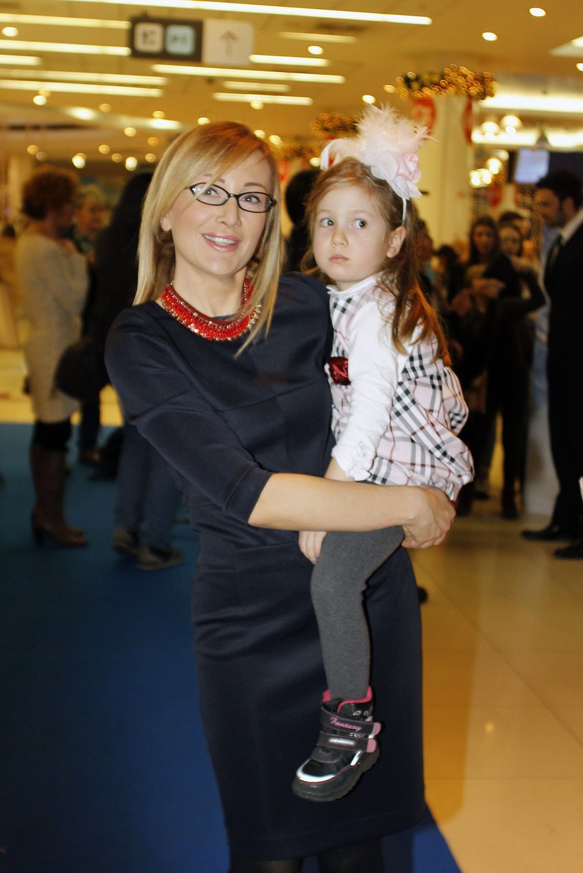 Ispunjava Ćerkine želje: Leontina i Lucija