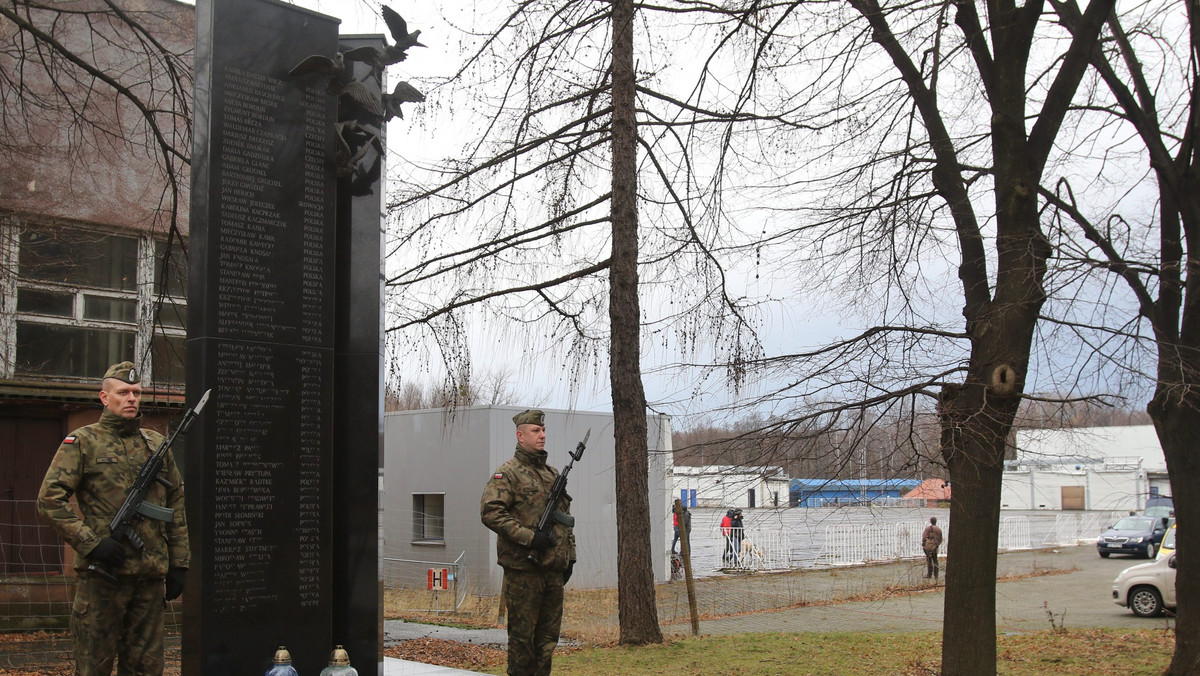 Rodziny tragicznie zmarłych, przedstawiciele Związku Hodowców Gołębi i przedstawiciele władz wzięli dziś w Katowicach udział w uroczystości upamiętniającej 12. rocznicę zawalenia się hali Międzynarodowych Targów Katowickich.