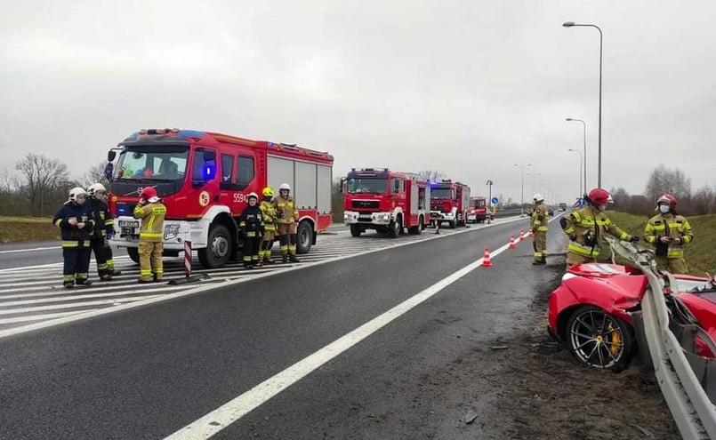 Ferrari rozbite na drodze S10